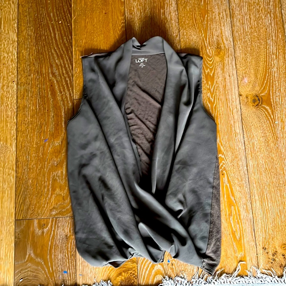 Olive green top Loft SP